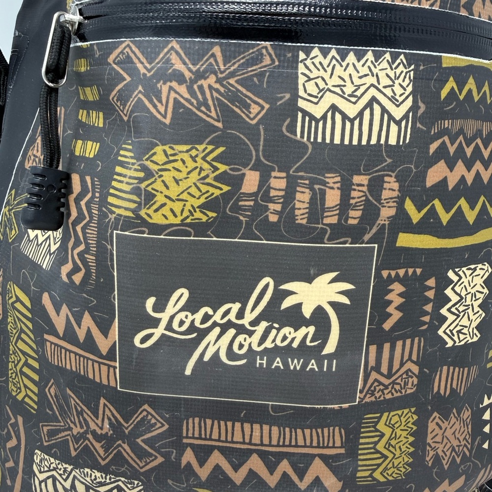 Local Motion Hawai’i Black and Brown Patterned Waterproof Bag - Picture 4 of 15